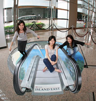 Girls posing with 3D floorsticker